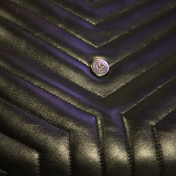 Authentic SAINT LAURENT
Saint Laurent (YSL) Large Loulou - Picture 17 of 17